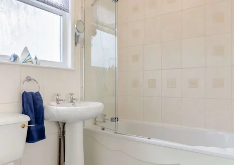 The bathroom at Shorelark, Porthtowan