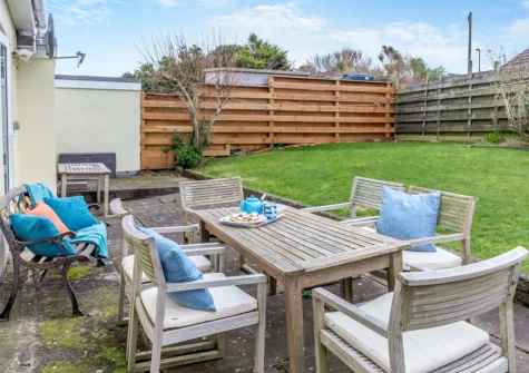 The patio, barbecue, alfresco dining & garden at Shorelark, Porthtowan