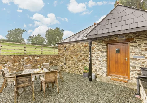 The patio, barbecue & alfresco dining area at Short Horn Barn, Launceston
