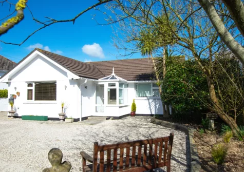 Shotwood is a stylish & spacious bungalow, an idyllic retreat Little Petherick