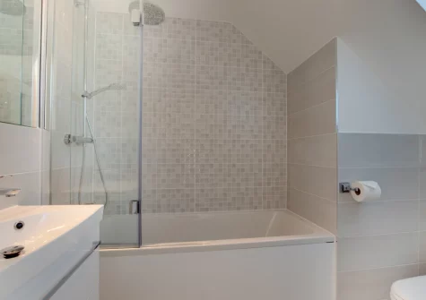 Bedroom #2 en-suite bathroom at Silver Birches, Westward Ho!