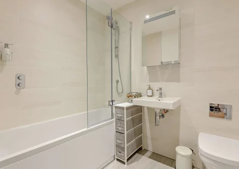 The bathroom at Skippers Corner, Plymouth