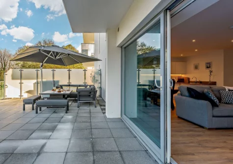 The balcony & alfresco dining area at Skippers Corner, Plymouth