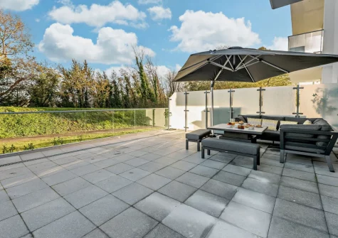 The balcony & alfresco dining area at Skippers Corner, Plymouth