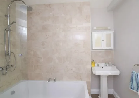The bathroom at Skippers Cottage, Brixham