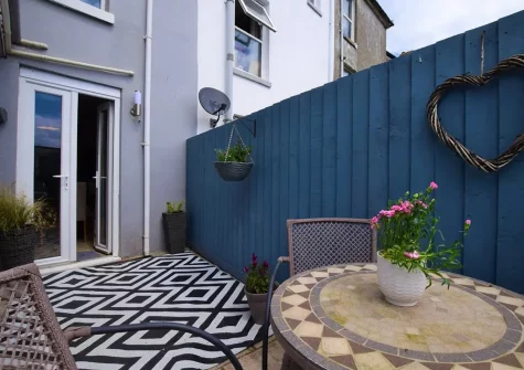 The garden & outdoor sitting area at Skippers Cottage, Brixham