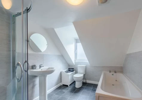 The bathroom at Skippers Cottage, Ilfracombe