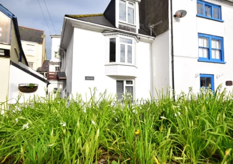 Skippers Cottage is situated directly on Ilfracombe Quay overlooking the harbour