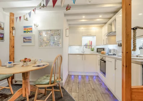 The kitchen & dining area at Skyber Riverview Barn, Tresarrett
