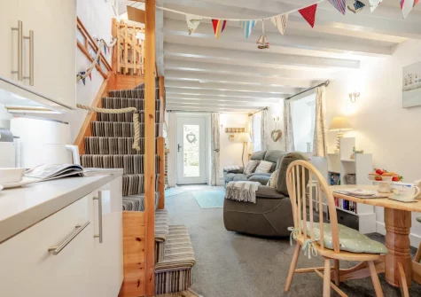 The kitchen & dining area at Skyber Riverview Barn, Tresarrett