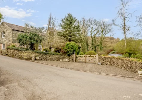 Skyber Riverview Barn is a 300 year old former barn & hayloft, in a wonderful location with riverside walks & cycle trails from your garden gate