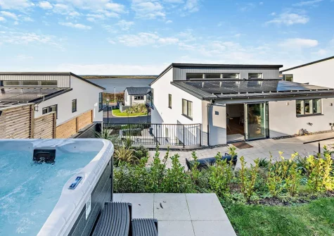 The hot tub at Skybreak, Appledore