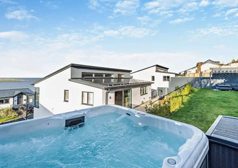 The hot tub at Skybreak, Appledore