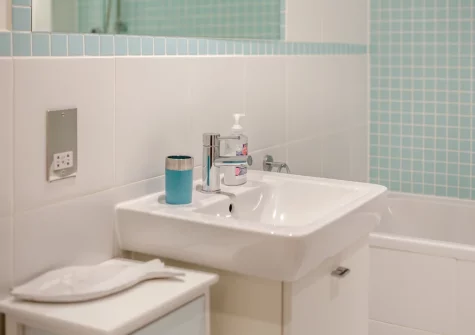 The bathroom at Slipway, Fowey