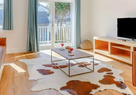 Slow Tide, Bude is a stunning coastal home with cinema room, games annexe, and enclosed garden. Perfect for families seeking luxury seaside escapes with golden beaches, historic attractions, and authentic Cornish charm all waiting close by.