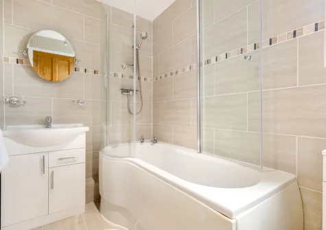 The bathroom at Smithy Cottage, Marazion