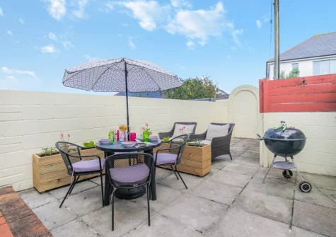 The enclosed courtyard garden, barbecue & alfresco dining area at Smithy Cottage, Marazion