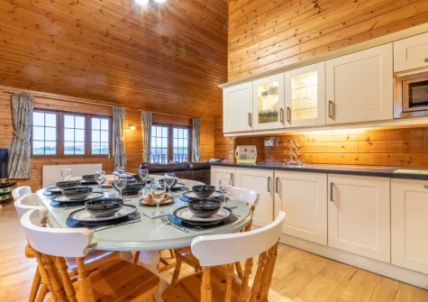 The kitchen & dining area at Snow Goose Lodge 16 at Clovelly Lakes, Higher Clovelly