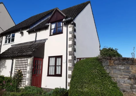 Snowdrops is a cheerful family retreat with an enclosed suntrap garden