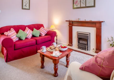 Snowdrops, Beer is a cheerful semi-detached retreat on the edge of this charming fishing village, featuring an enclosed suntrap garden perfect for families, dedicated parking, and easy walking access to Beer's lovely shingle beach & village centre.