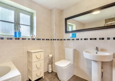 The bathroom at Snowy Owl, Winnard's Perch