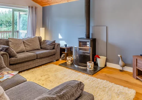 Snowy Owl, Winnard's Perch is a charming eco-friendly lodge with fishing lakes and woodland walks. Enjoy cosy interiors, a wood burner, and easy access to north Cornwall's stunning beaches, coastal attractions, and the foodie haven of Padstow.