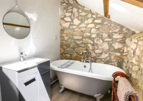 Bedroom #1 en-suite bathroom at Someplace Else, St Day