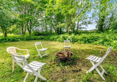 Enjoy the wild meadow in the evening with the open fire and a glass of something warming