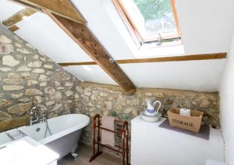 Bedroom #1 en-suite bathroom at Someplace Else, St Just