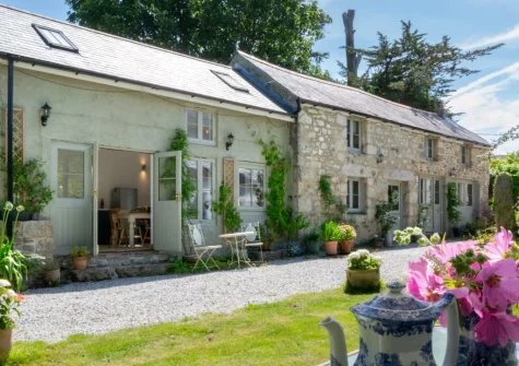 Wander out from the kitchen & dining area to the garden & alfresco dining area