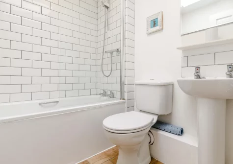 The bathroom at Song of the Sea, Penzance