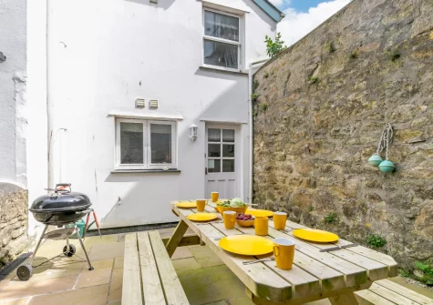 The courtyard garden, barbecue & alfresco dining area at Song of the Sea, Penzance
