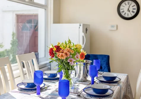 The dining area at Soundwaves House, Bude
