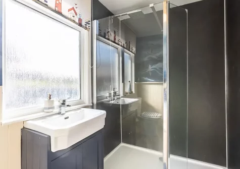The shower room at Soundwaves House, Bude
