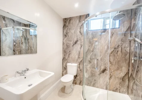 Bedroom #1 en-suite shower room at South Street Farm, Braunton