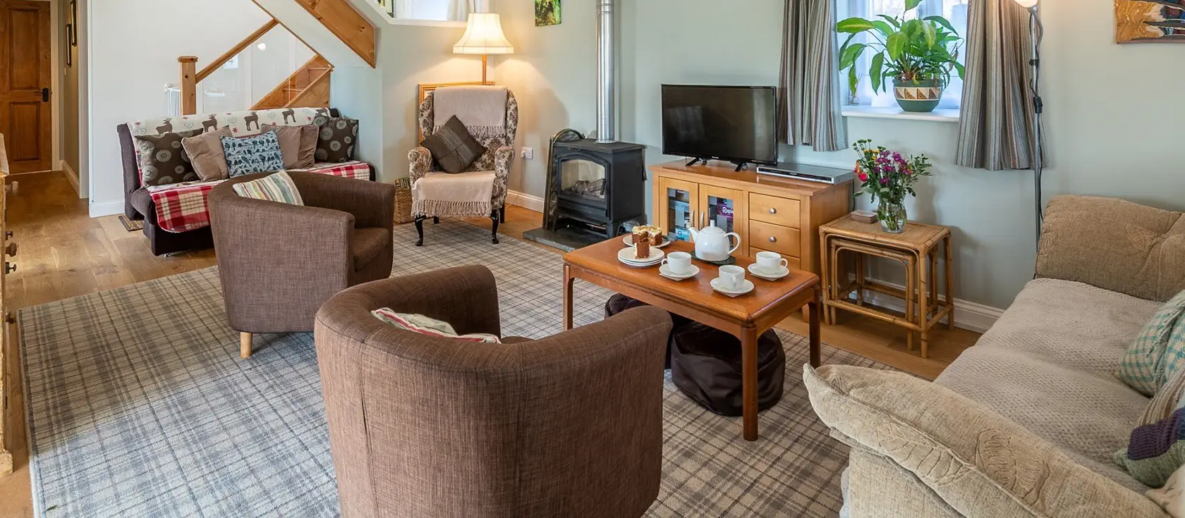 South Woodford, Milton Damerel is a charming converted barn retreat nestled in the North Devon countryside. With four bedrooms, a wood burner, games barn, and pirate-themed play area, it offers the perfect blend of relaxation and adventure.