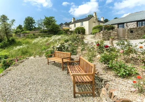 Explore Old Lanwarnick Cottages' beautiful gardens
