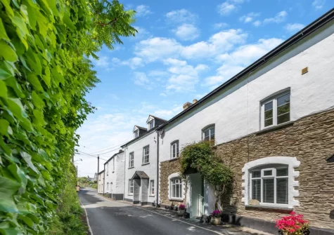 Spring Cottage is a stunning three-storey cottage in Mortehoe with spectacular views