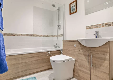 The bathroom at Springfield Cottage, Helston