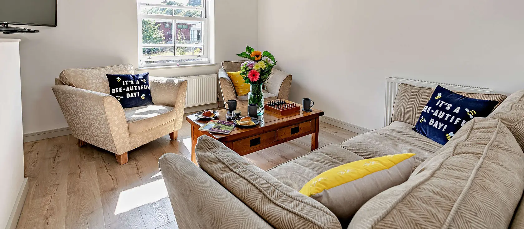 Springfield Cottage, Helston is a charming reverse-level retreat blending contemporary comfort with traditional Cornish character. Explore the Lizard Peninsula from this dog-friendly base near Loe Pool, coastal paths, and local attractions.