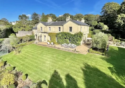 The patio & garden at St Anne's Manor, Torquay