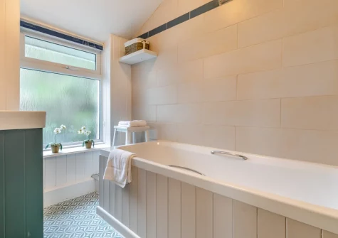 The bathroom at St Gwithians, 7 Bay View Terrace, Porthleven