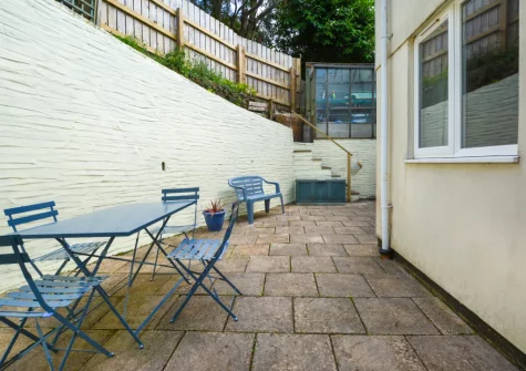 The courtyard & outdoor sitting area at St Mellyn, Portmellon