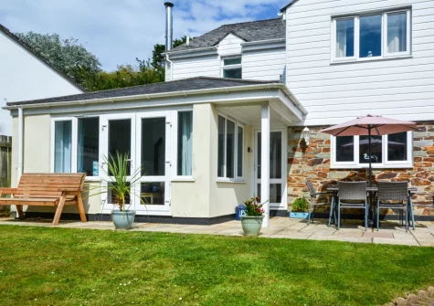 The patio, alfresco dining area & garden at St Mellyn, Portmellon