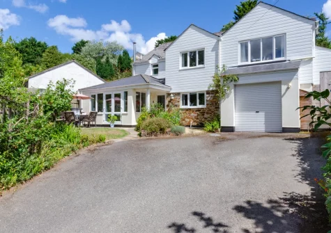 St Mellyn is situated in a secluded spot that's just a short walk from the sandy cove of Portmellon Beach