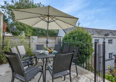 The upper level patio & alfresco dining area at St Piran's, Padstow