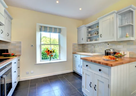 The country-style kitchen at St Teresa's Cottage, St Mawgan