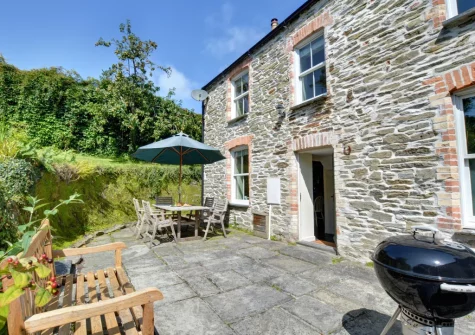 The patio, barbecue & alfresco dining area at St Teresa's Cottage, St Mawgan