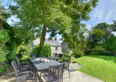 The patio, alfresco dining area & garden at St Teresa's Cottage, St Mawgan