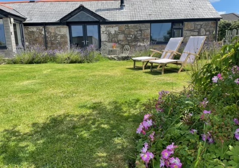 The enclosed lawned garden & outdoor sitting area at Standing Stones, Newlyn